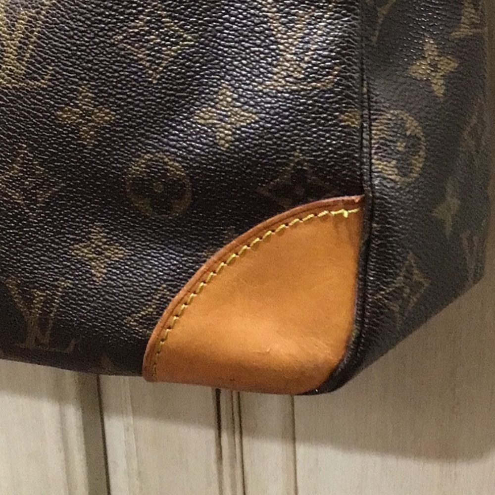 Louis Vuitton Boulogne Handbag - Picture 2 of 16